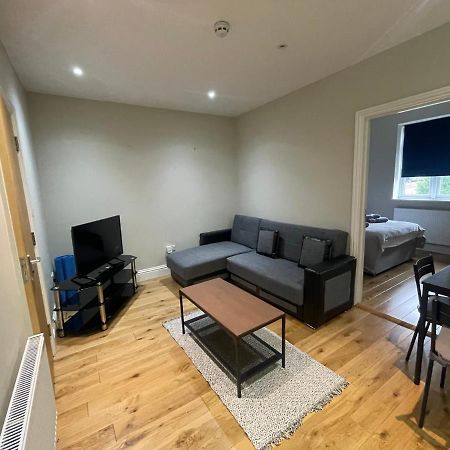 Lovely 1 Bedroom Apartment With On Street Parking Londra Exterior foto
