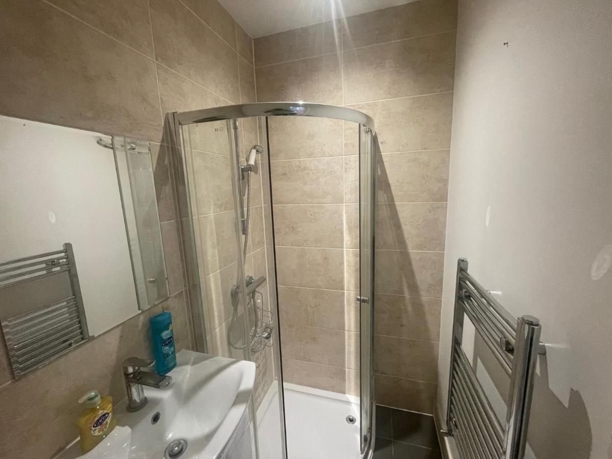 Lovely 1 Bedroom Apartment With On Street Parking Londra Exterior foto