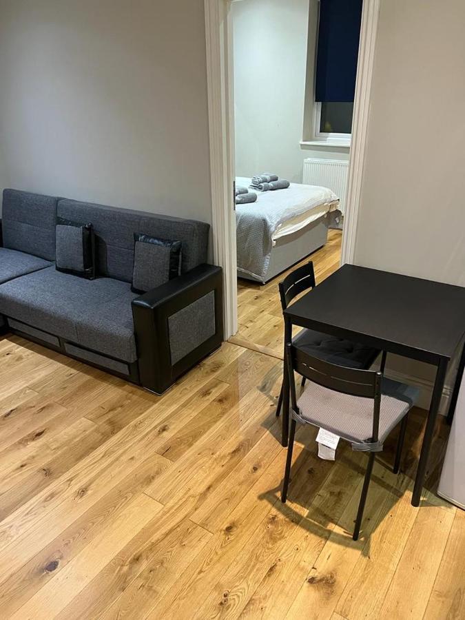Lovely 1 Bedroom Apartment With On Street Parking Londra Exterior foto