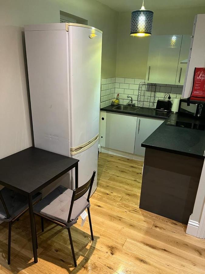 Lovely 1 Bedroom Apartment With On Street Parking Londra Exterior foto